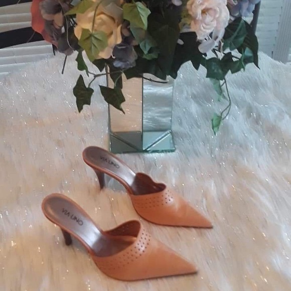 Tan leather slides by Via Uno - Picture 7 of 7